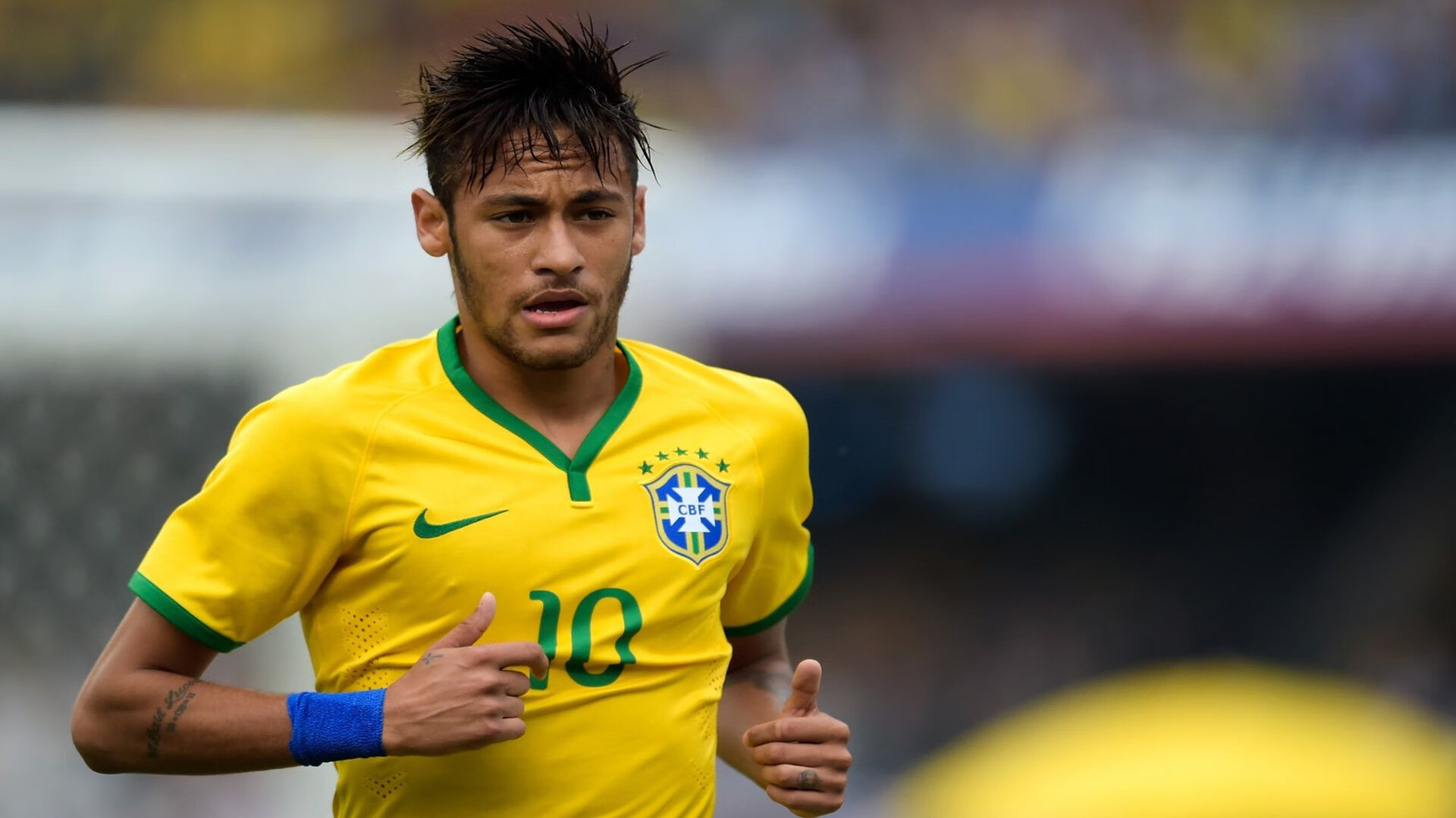 “2025世界游泳锦标赛：顶尖游泳选手争夺金牌荣耀”