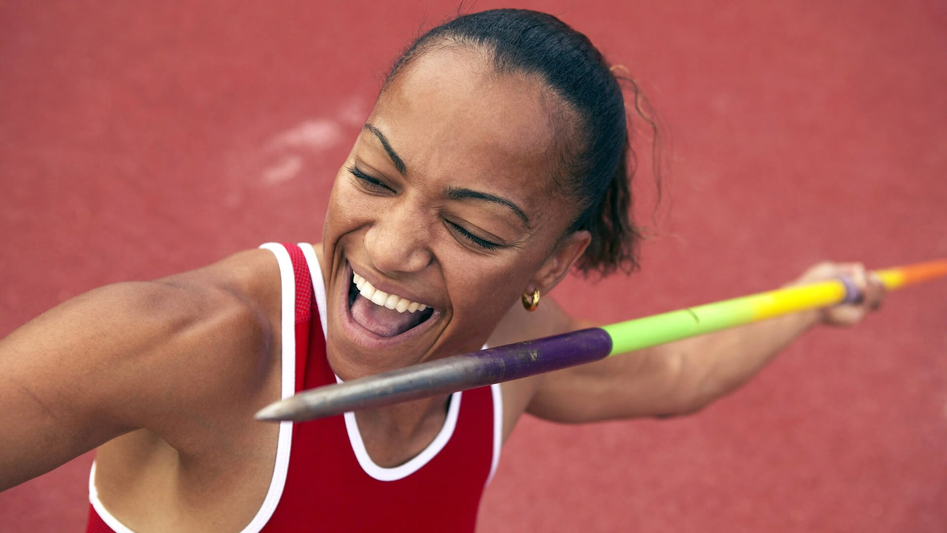 伊朗骑手卡尔·阿里·阿尔达比在巴黎奥运会上首次亮相即夺得障碍赛银牌，表现出色。