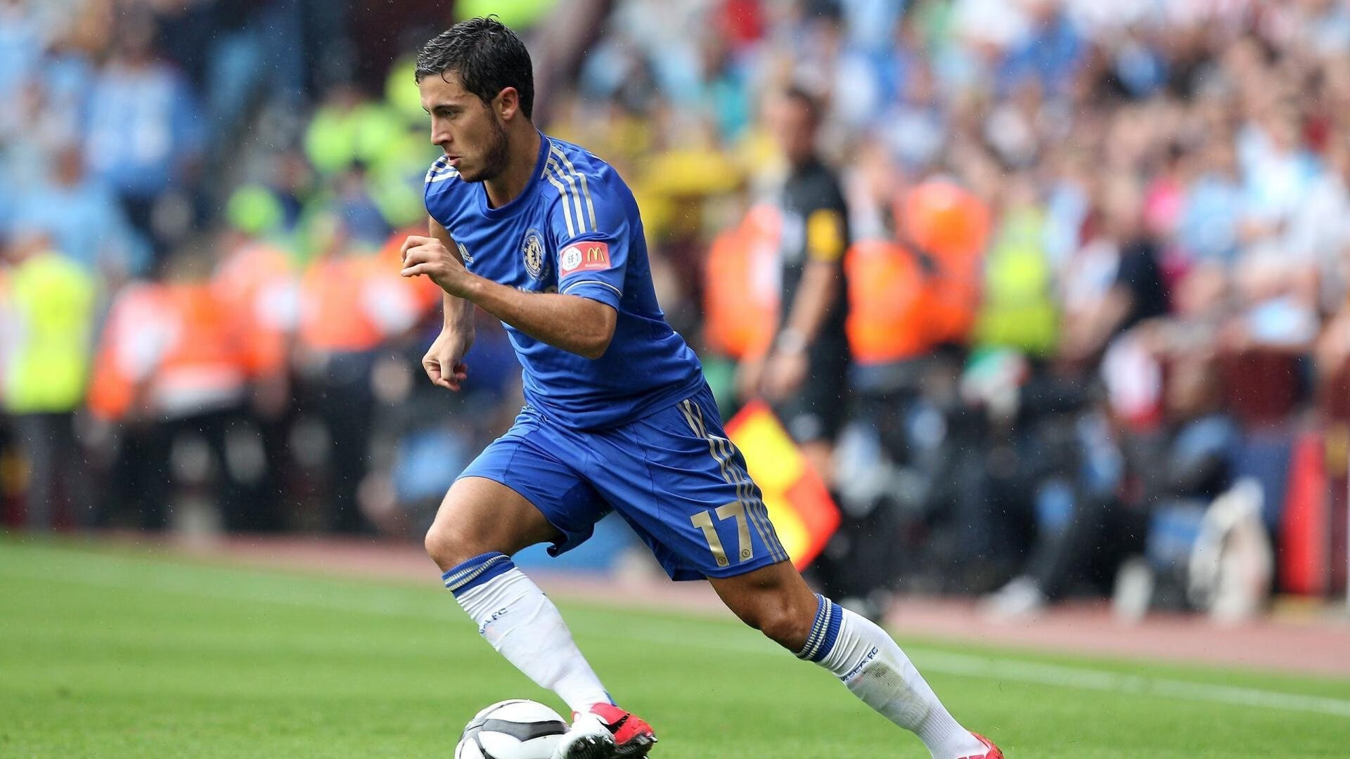 英雄联盟 赛区争霸赛激烈展开，lol争霸赛奖杯